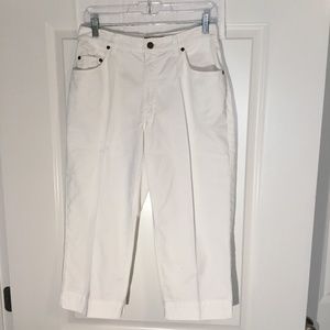 Eddie Bauer Ladies Capris White Size 8P